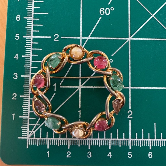 Vintage 1950s multi-gemstone gold tone wreath brooch - Picture 6 of 6